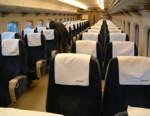 700系レールスターの車内